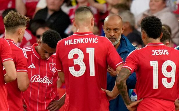 0_Nuno-Espirito-Santo-Manager-of-Nottingham-Forest-speaks-to-his-players